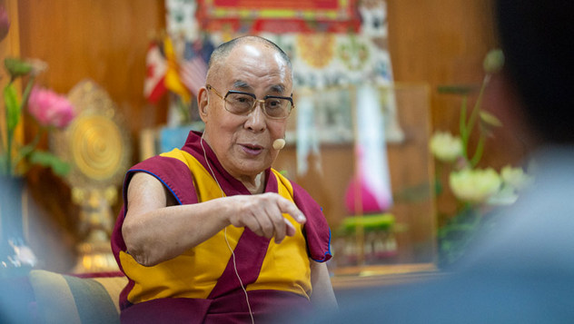Далай-лама побеседовал с вьетнамскими предпринимателями, художниками и интеллектуалами