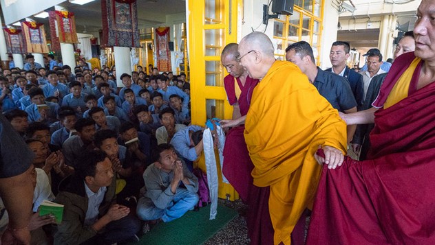 Далай-лама начал давать учения для тибетских школьников и студентов