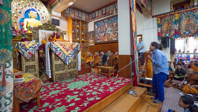 Второй день учений Далай-ламы для тибетских школьников и студентов