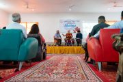 Его Святейшество Далай-лама дарует наставления во время торжественной церемонии, посвященной 3-й годовщине со дня создания организации «Шри Баладжи». Кангра, штат Химачал-Прадеш, Индия. 2 июня 2018 г. Фото: Тензин Чойджор.